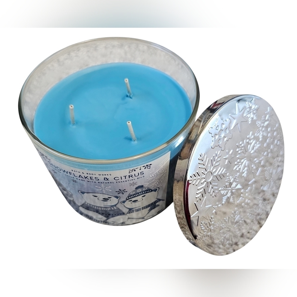 Bath & Body Works Large Snowflakes & Citrus 3 Wick Candle. 14½oz, New!
